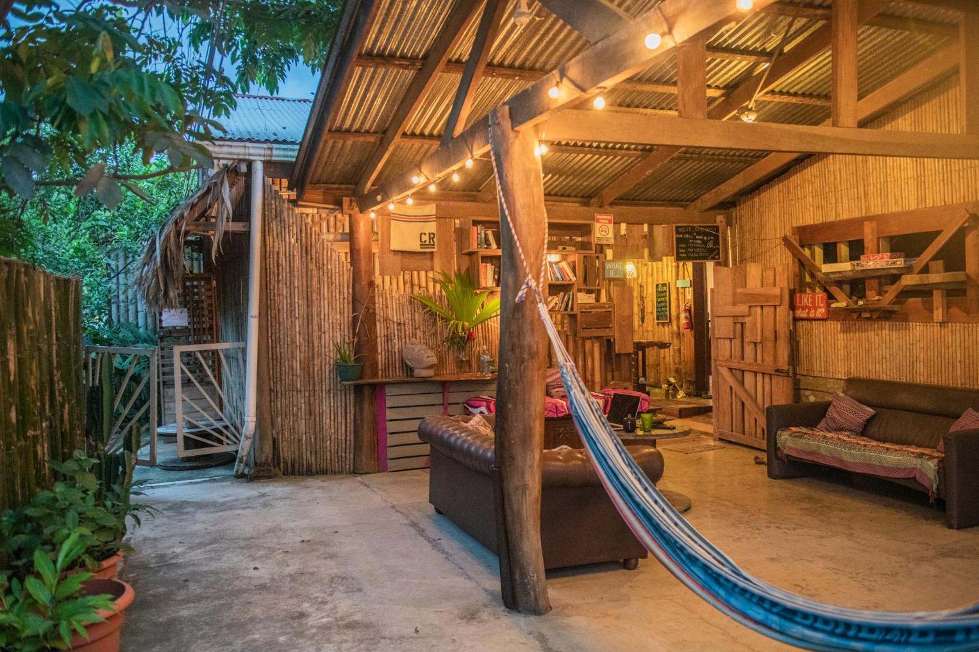 Roots Family Pansiyon Puerto Viejo de Talamanca Dış mekan fotoğraf